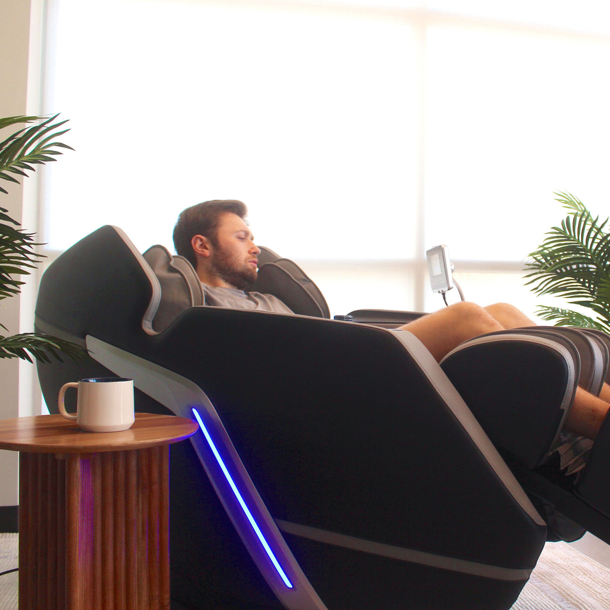Man relaxing in Lifesmart Nova 4D Faux Leather Zero Gravity Massage Chair R8658L.